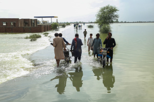 Flood toll tops 800 in Pakistan’s ‘catastrophe of epic scale’