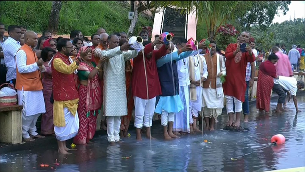 [VIDÉO] Maha Shivratree : le président de la République participe à la Rudra Maha Yajna au Ganga Talao