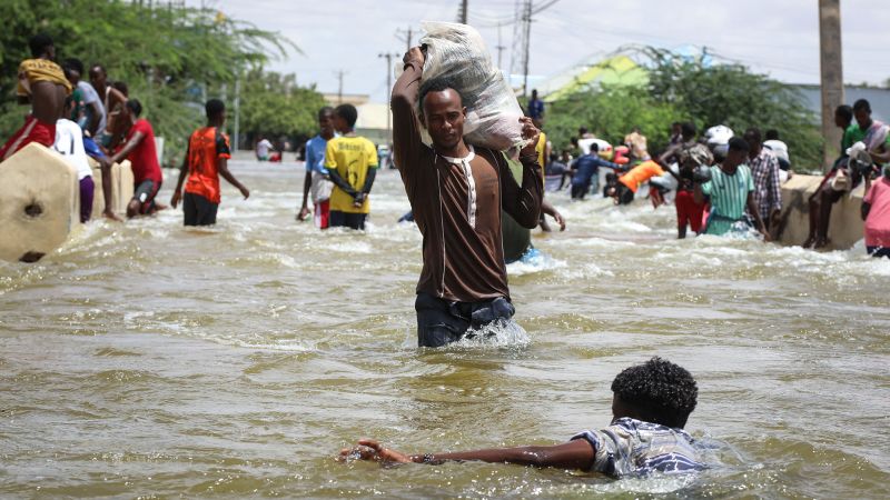 Almost 250,000 flee floods in Somali city that ‘became like an ocean’ | CNN