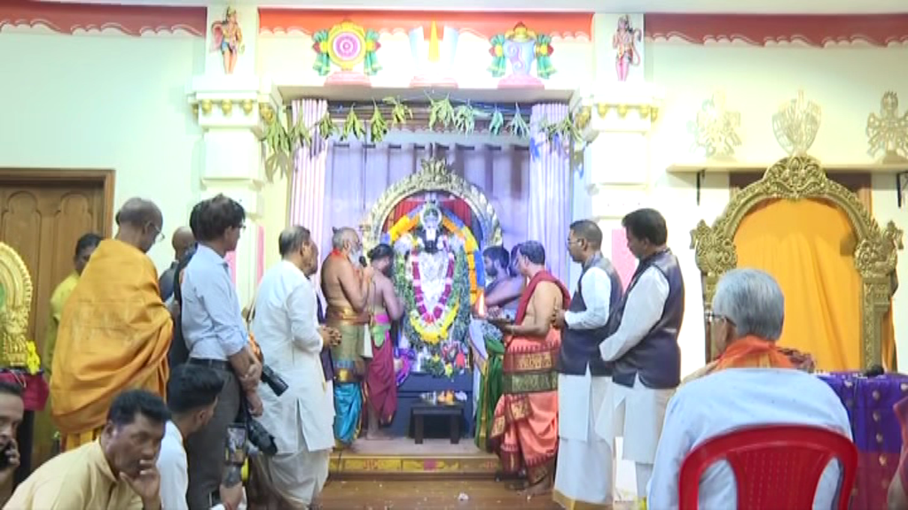 [VIDÉO] Célébration des 100 ans d'existence du Shri Vishnu Mandiram : prières dites en présence des fidèles et du PM