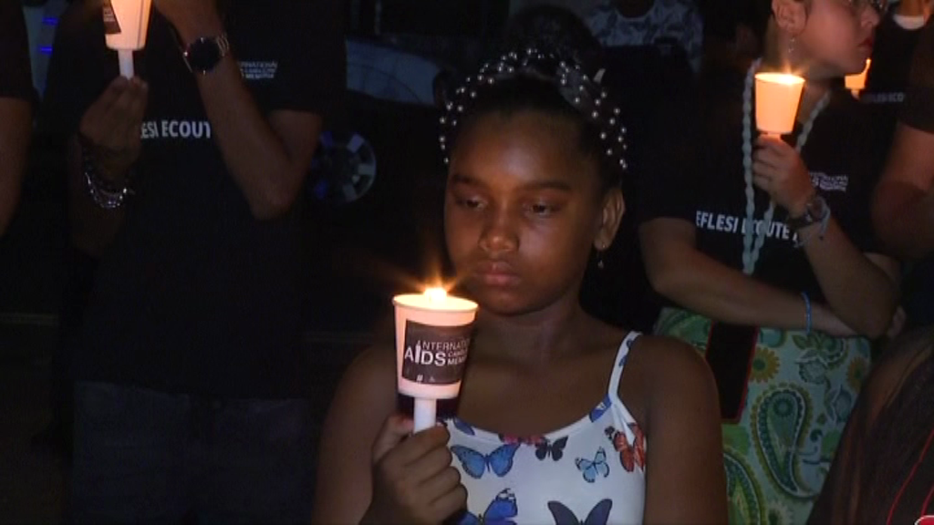 [VIDÉO] Port Louis : un International AIDS Candlelight Memorial en hommage à ceux qui sont décédés suite au sida