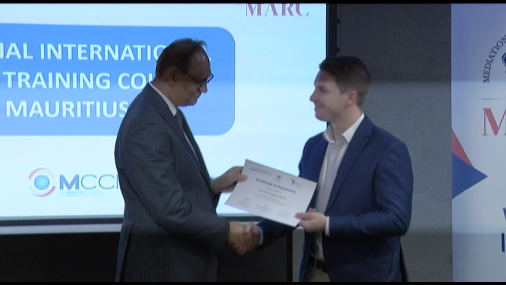 [VIDÉO] Professional International Mediator Training Certification Course : cérémonie de remise de certificats en présence du ministre Seeruttun
