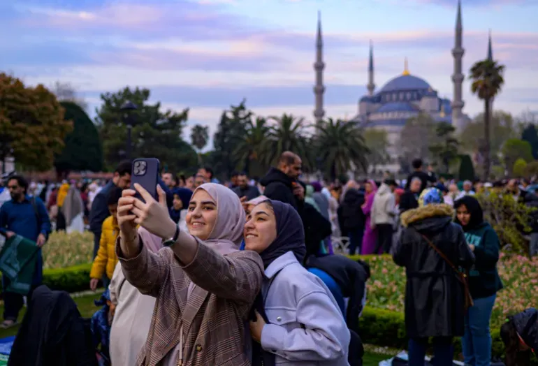 Global Muslim Community Gears Up for Eid al-Fitr as Ramadan Ends